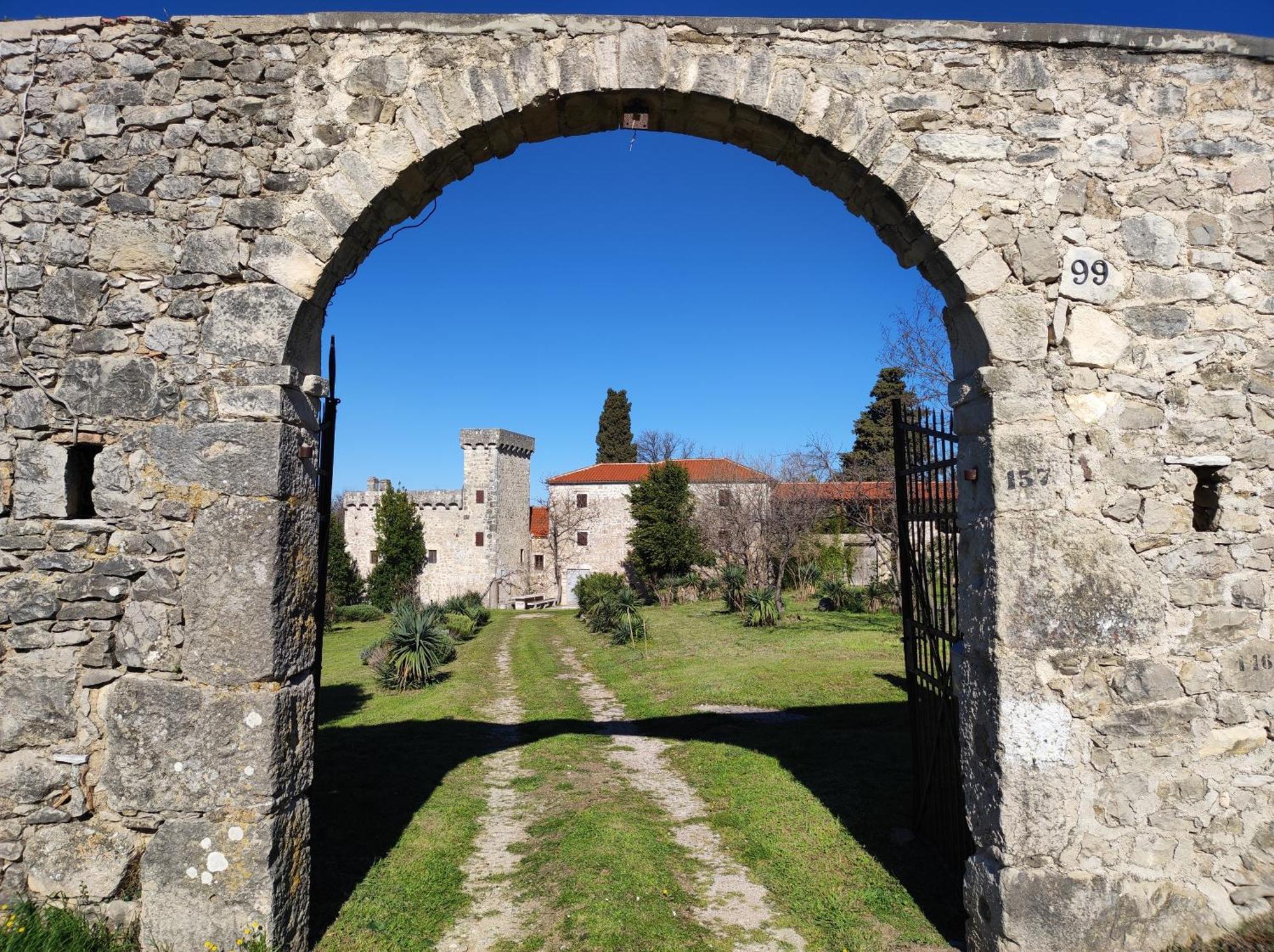 Jankovich Castle Apartment Benkovac Luaran gambar
